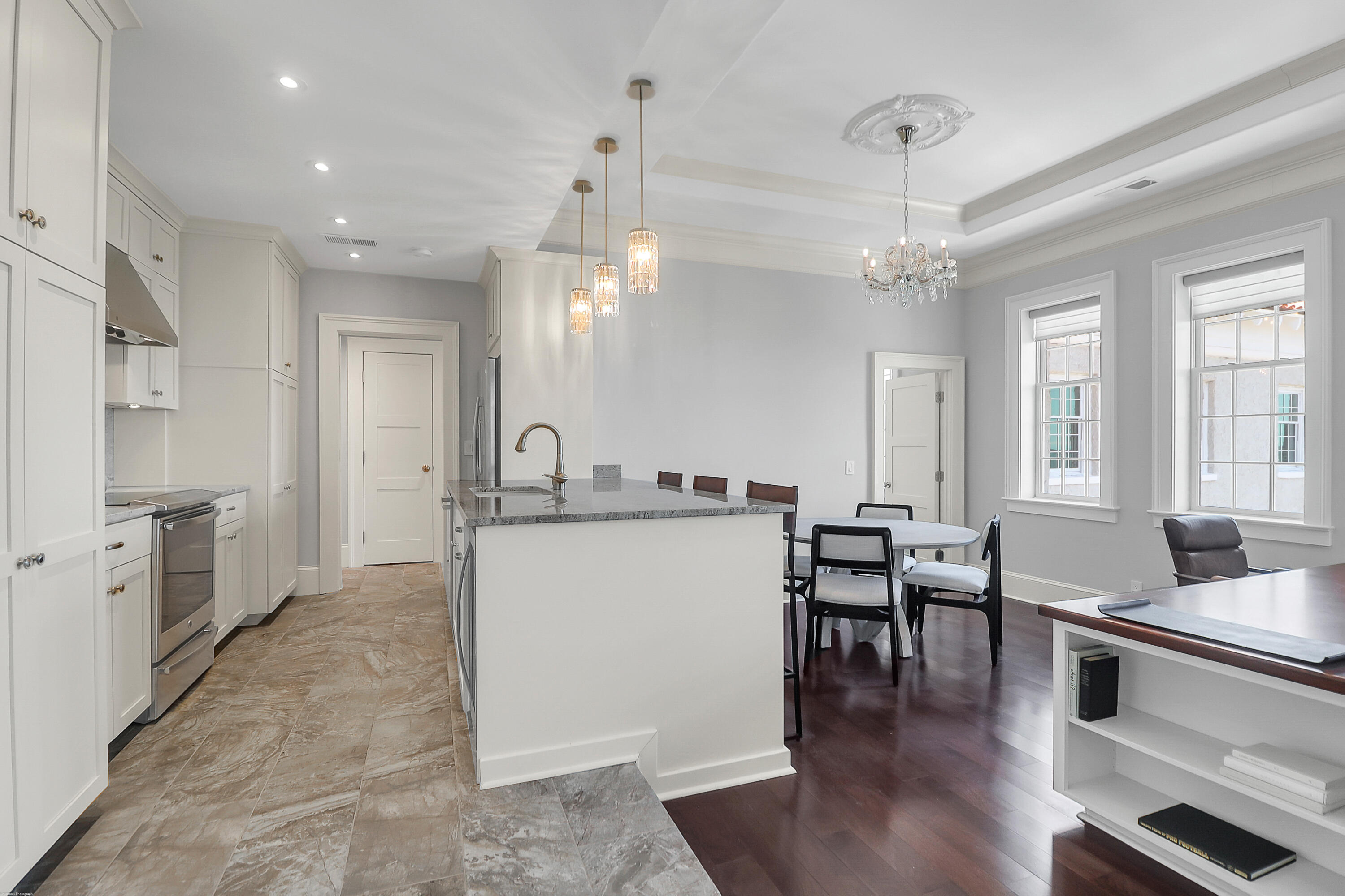 1 King Street 702