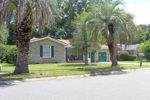 A home in North Charleston