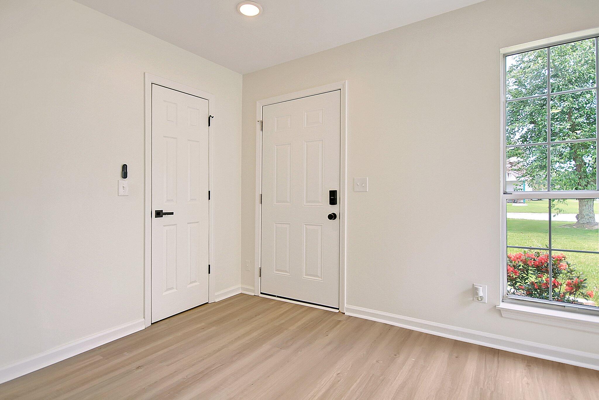 Photo 7 of 25 of 4080 Bonaparte Drive house