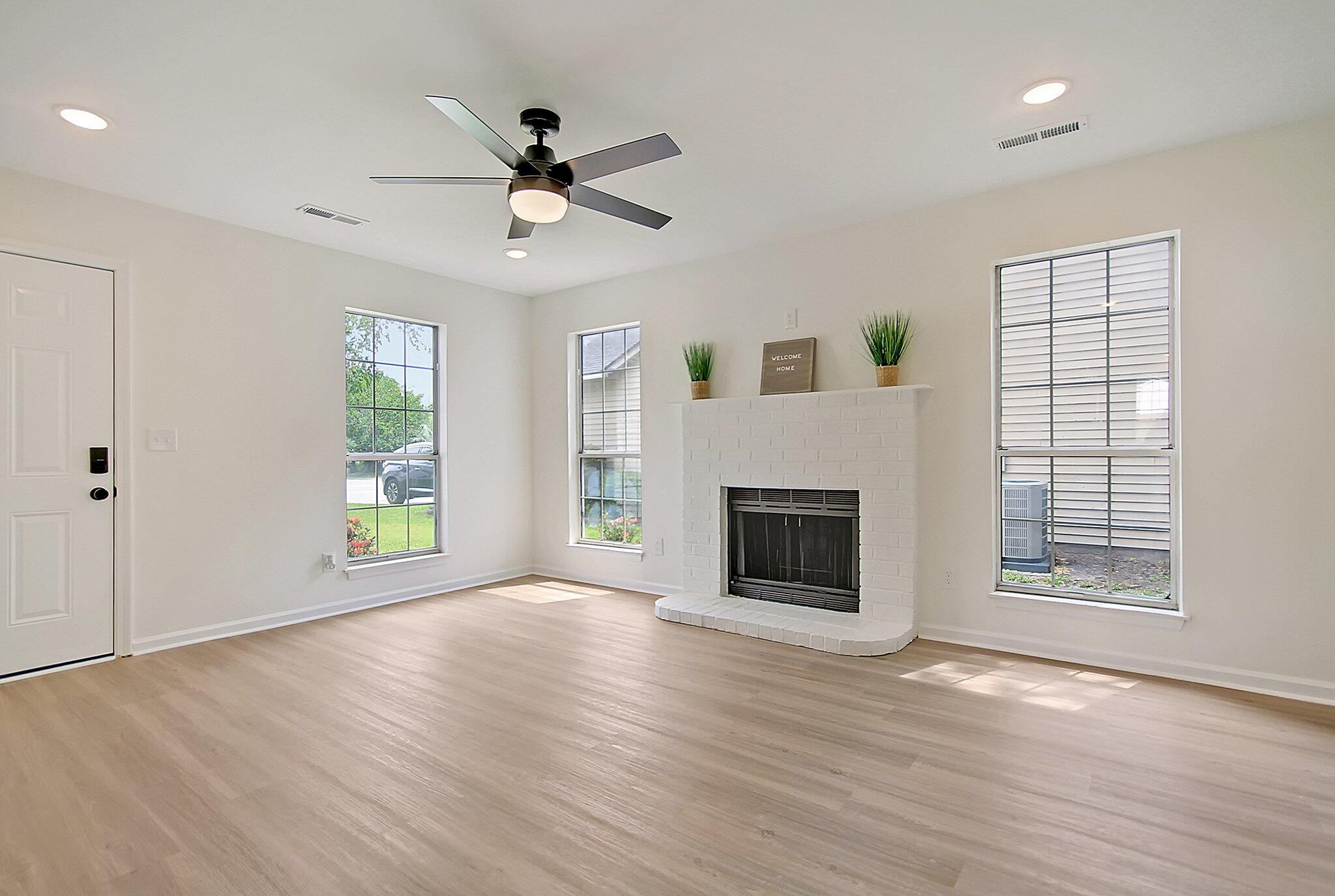 Photo 8 of 25 of 4080 Bonaparte Drive house