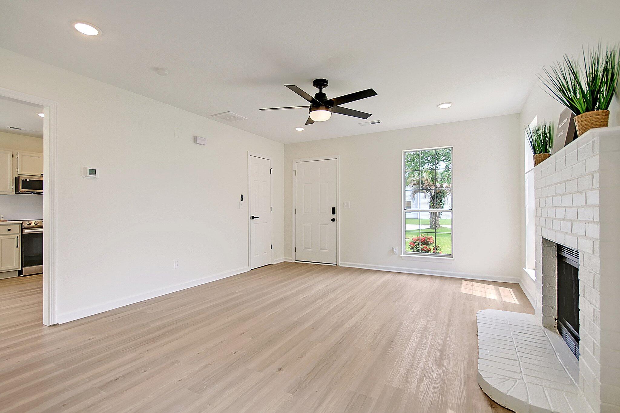 Photo 9 of 25 of 4080 Bonaparte Drive house
