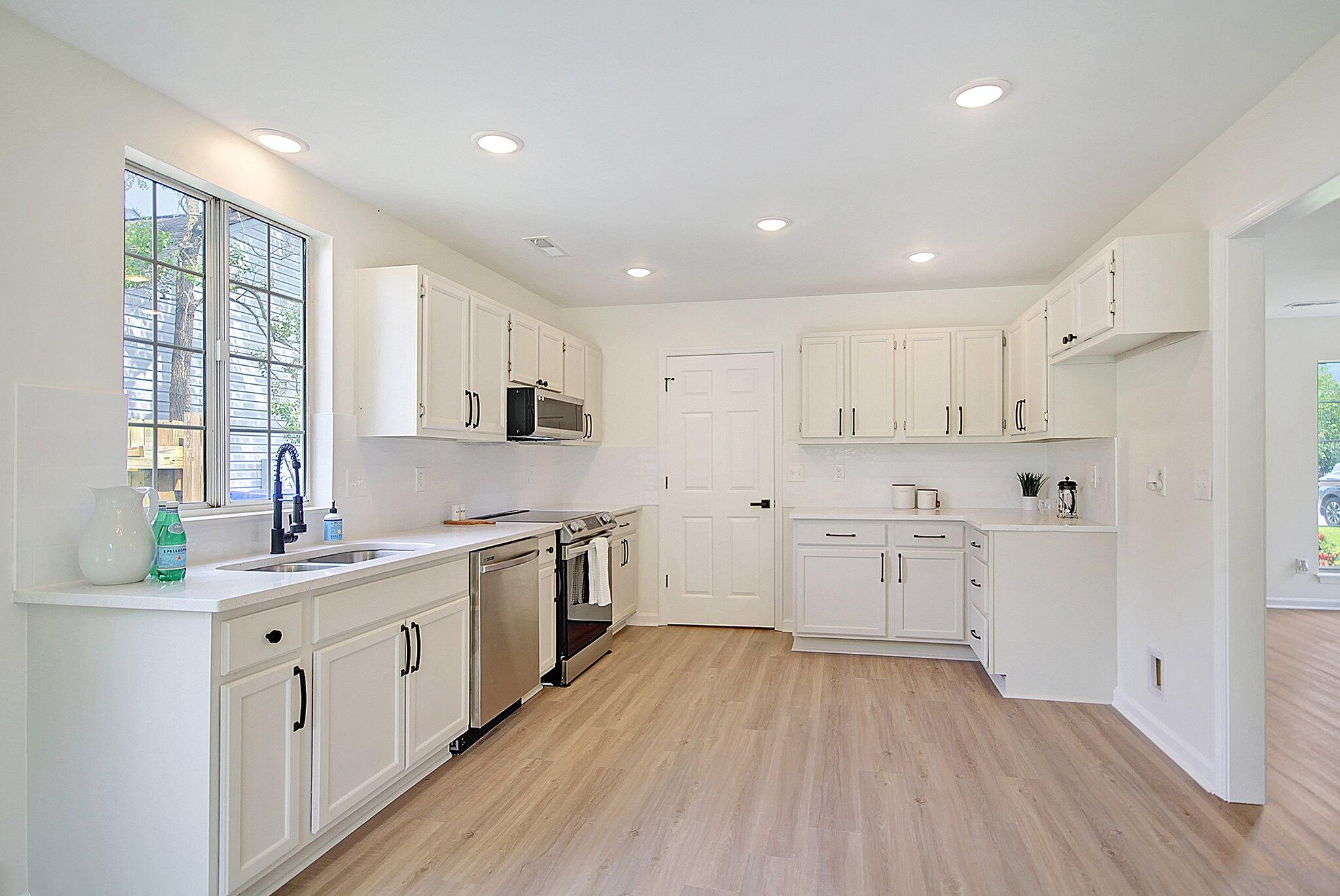 Photo 5 of 25 of 4080 Bonaparte Drive house