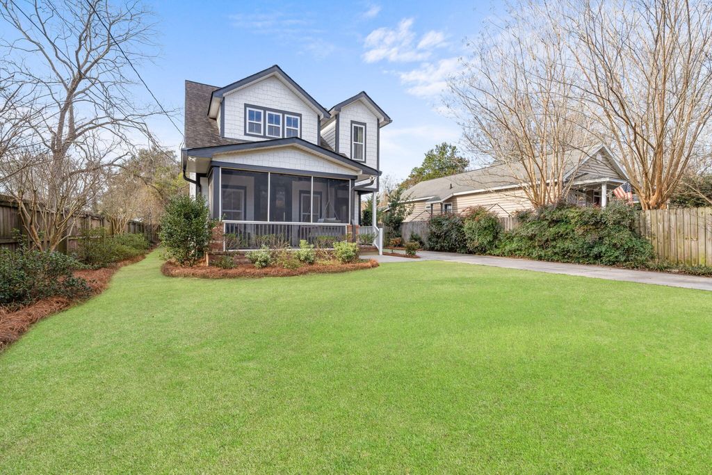 Photo of 612 W 3rd N Street, Summerville, SC 29483 (MLS # 26008535)