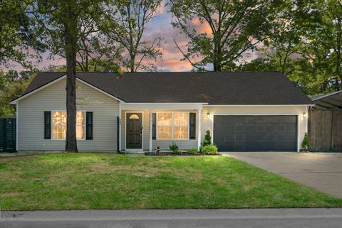 Photo of 103 Equestrian Court, Summerville, SC 29486 (MLS # 26009302)