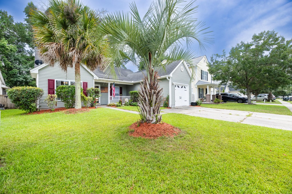 Photo of 270 Avonshire Drive, Summerville, SC 29483 (MLS # 26021642)