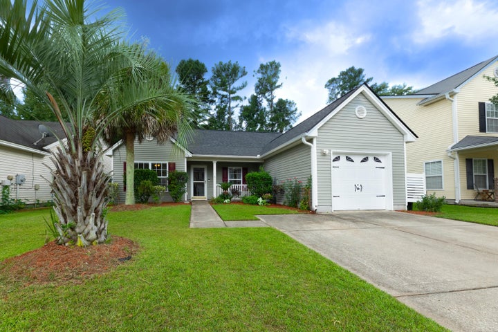 Photo 1 of 25 — 270 Avonshire Drive, Summerville, SC 29483