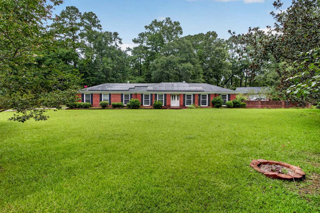 Photo of 124 Axtell Drive, Summerville, SC 29485 (MLS # 26021569)