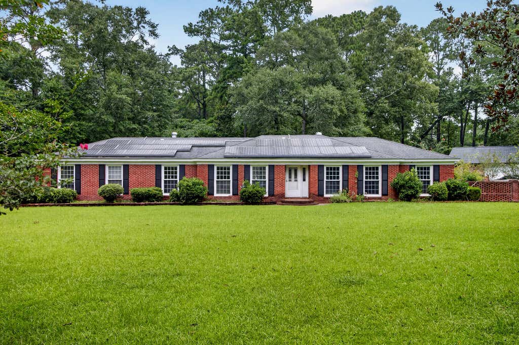 Photo of 124 Axtell Drive, Summerville, SC 29485 (MLS # 26021569)