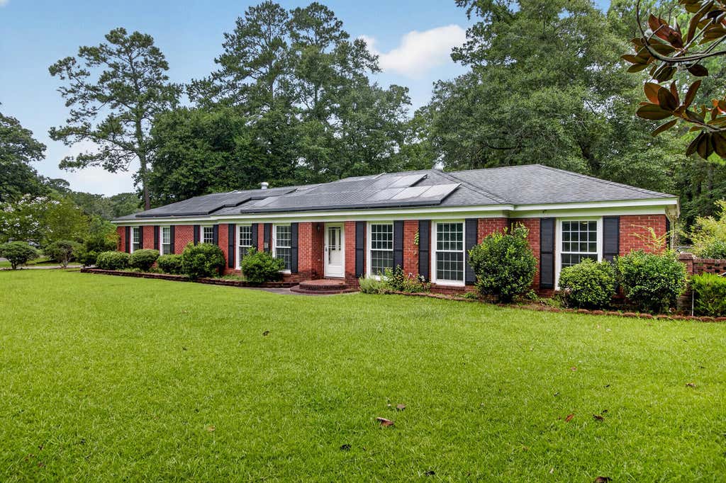 Photo of 124 Axtell Drive, Summerville, SC 29485 (MLS # 26021569)