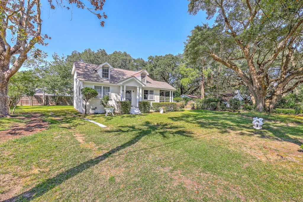 Photo of 2028 Coker Avenue, Charleston, SC 29412 (MLS # 25024705)