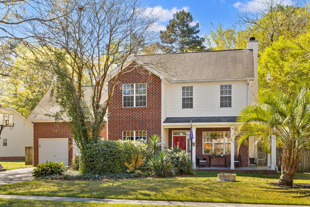 Photo of 800 Essex Drive, Summerville, SC 29485 (MLS # 26011274)