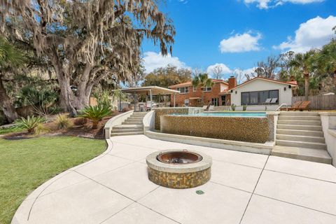 A home in North Charleston