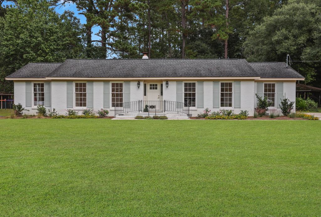 Photo of 122 Pinewood Drive, Moncks Corner, SC 29461 (MLS # 25024525)