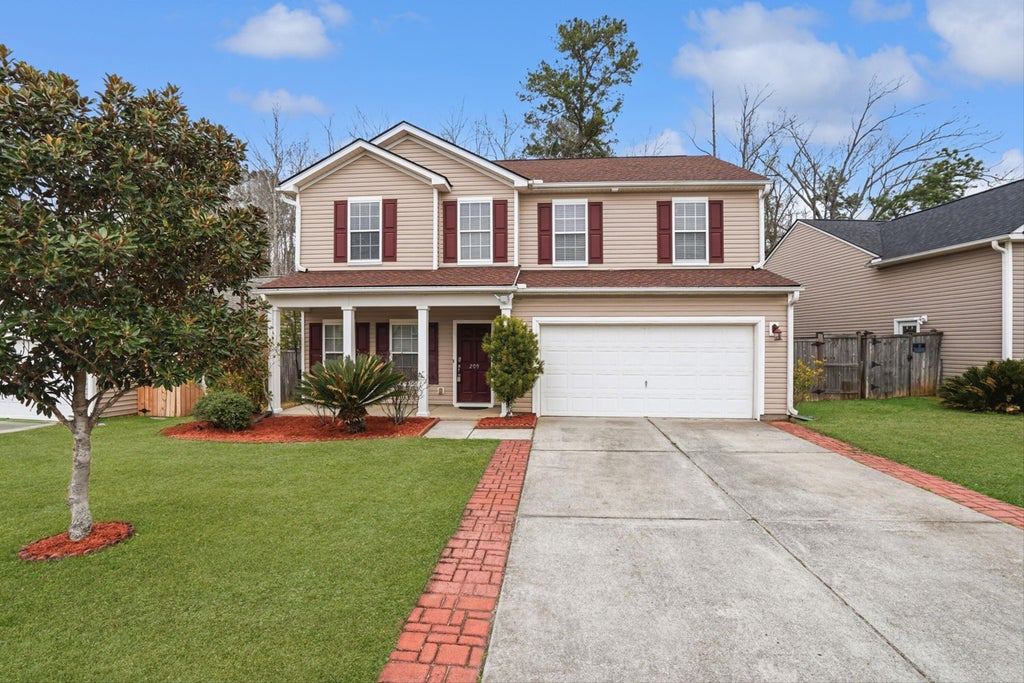 Photo of 209 Goldfinch Lane, Summerville, SC 29485 (MLS # 26024712)