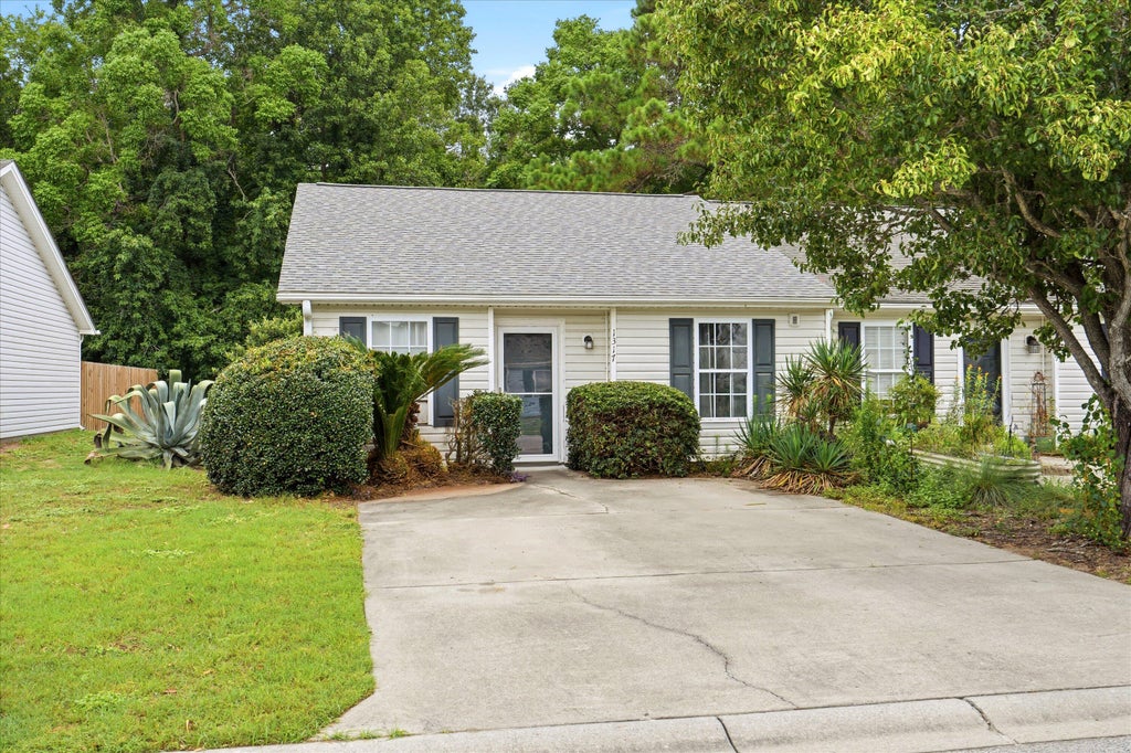 Photo of 1317 Pinnacle Lane, Charleston, SC 29412 (MLS # 26021883)