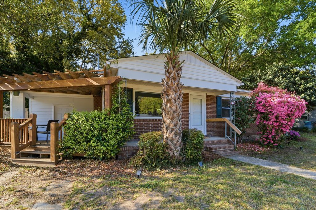 Photo of 1749 Lady Ashley Street, Charleston, SC 29412 (MLS # 26009105)