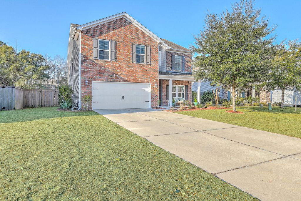 Photo of 1031 Banker Court, Mount Pleasant, SC 29429 (MLS # 26003424)