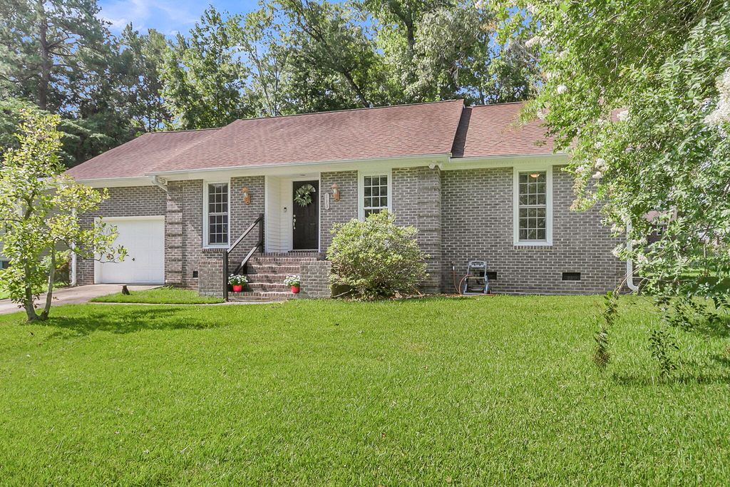 Photo of 113 Sawmill Drive, Summerville, SC 29483 (MLS # 26021138)