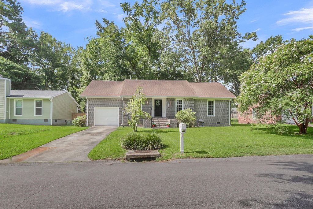 Photo of 113 Sawmill Drive, Summerville, SC 29483 (MLS # 26021138)