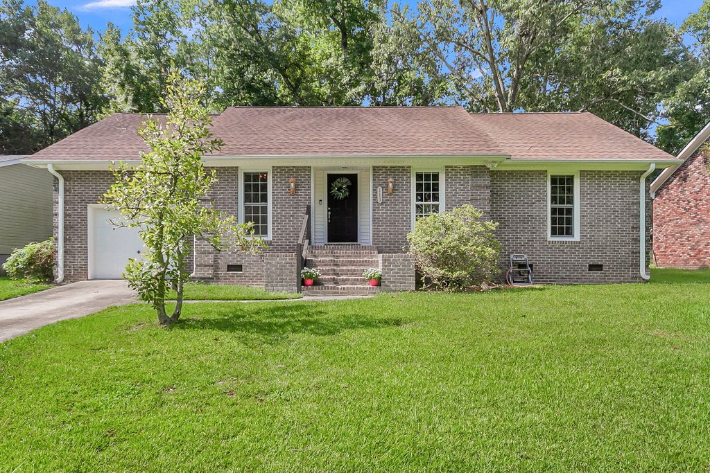 Photo of 113 Sawmill Drive, Summerville, SC 29483 (MLS # 26021138)