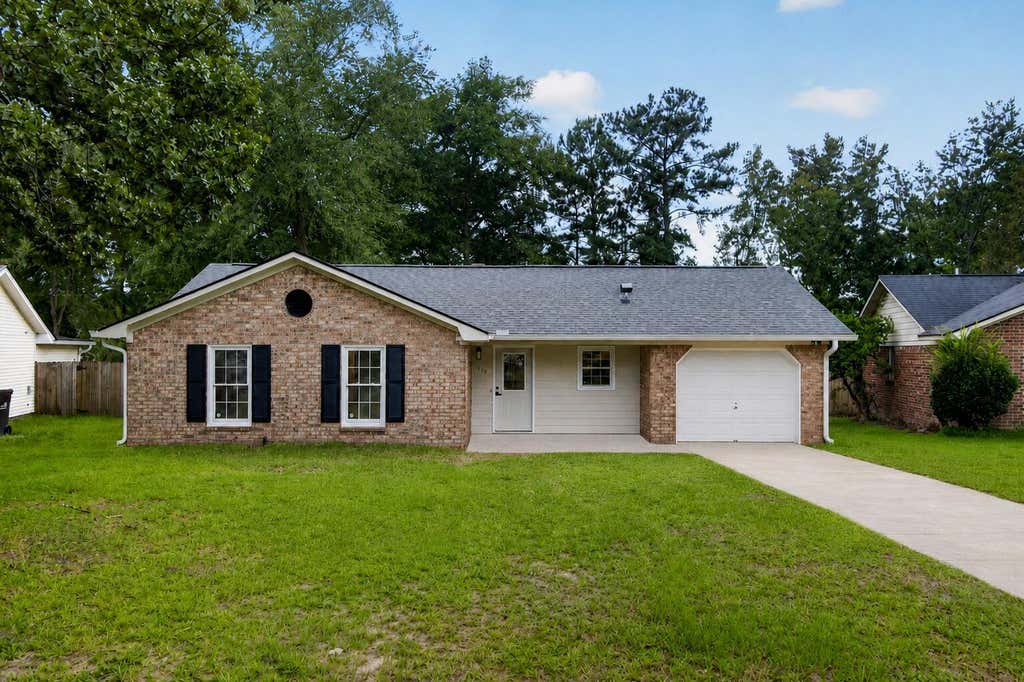 Photo of 118 Highland Avenue, Summerville, SC 29486 (MLS # 26023980)