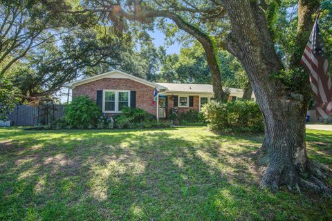 Photo of 1126 Brigantine Drive, Charleston, SC 29412 (MLS # 25017280)
