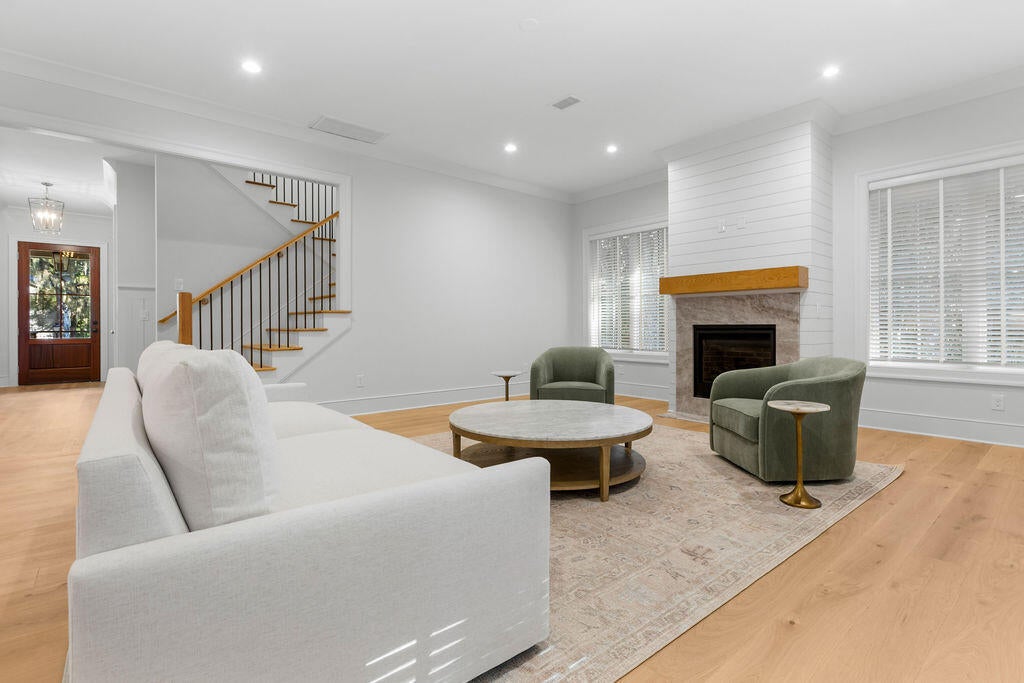 2727 Old Oak Walk