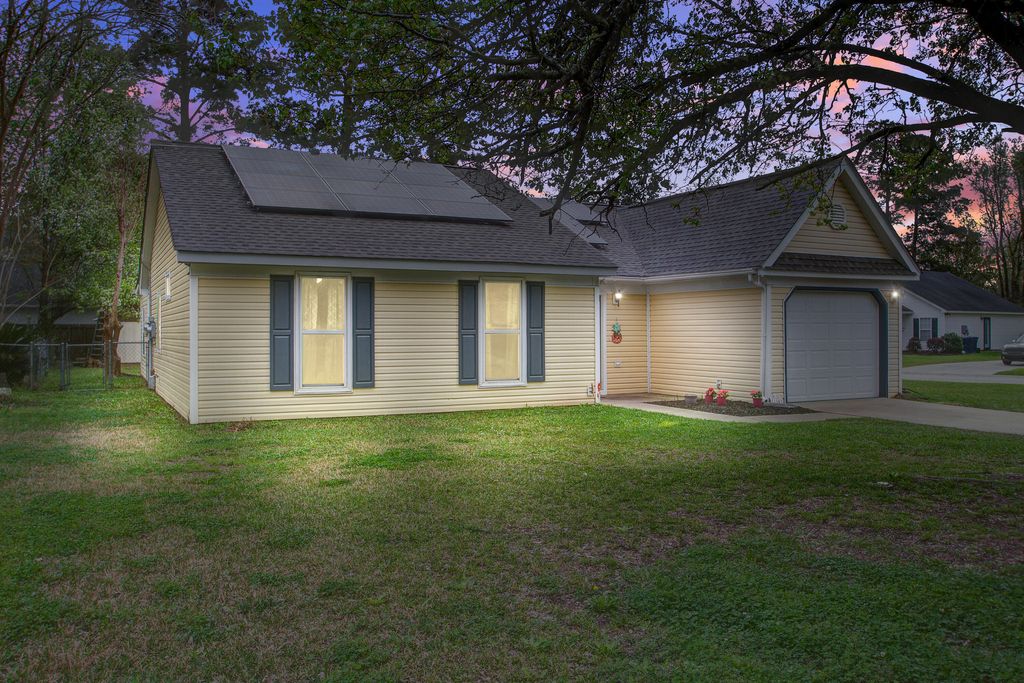 Photo of 100 Tanager Street, Summerville, SC 29483 (MLS # 26007449)