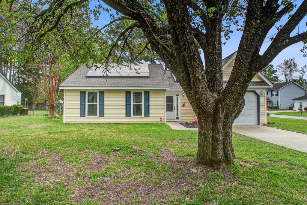 Photo of 100 Tanager Street, Summerville, SC 29483 (MLS # 26007449)