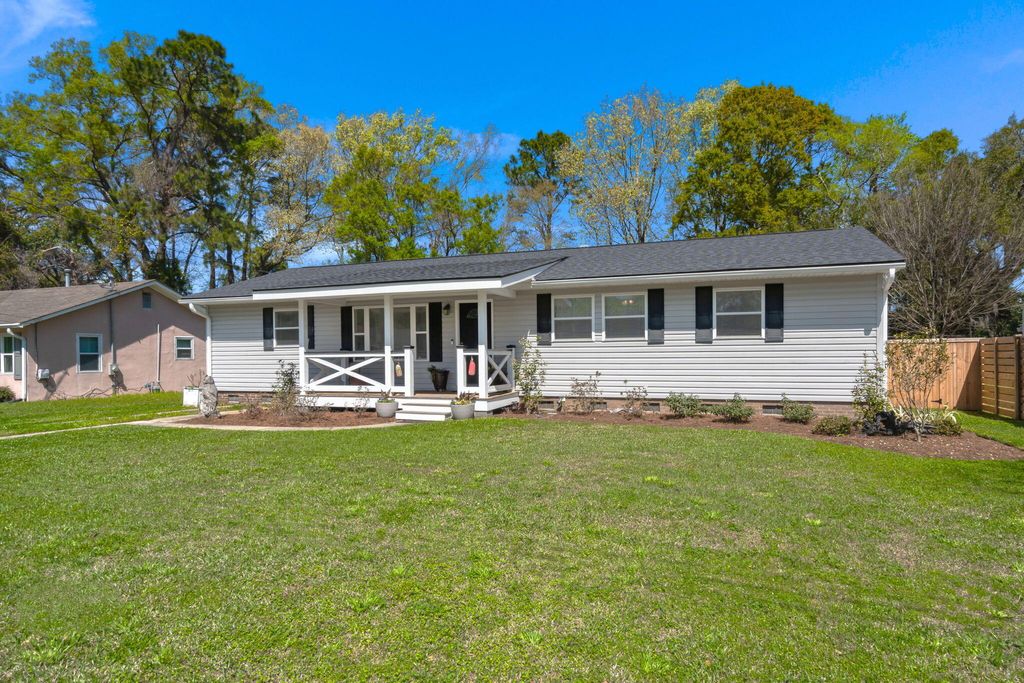 Photo of 2444 Lantern Street, Charleston, SC 29414 (MLS # 26007668)