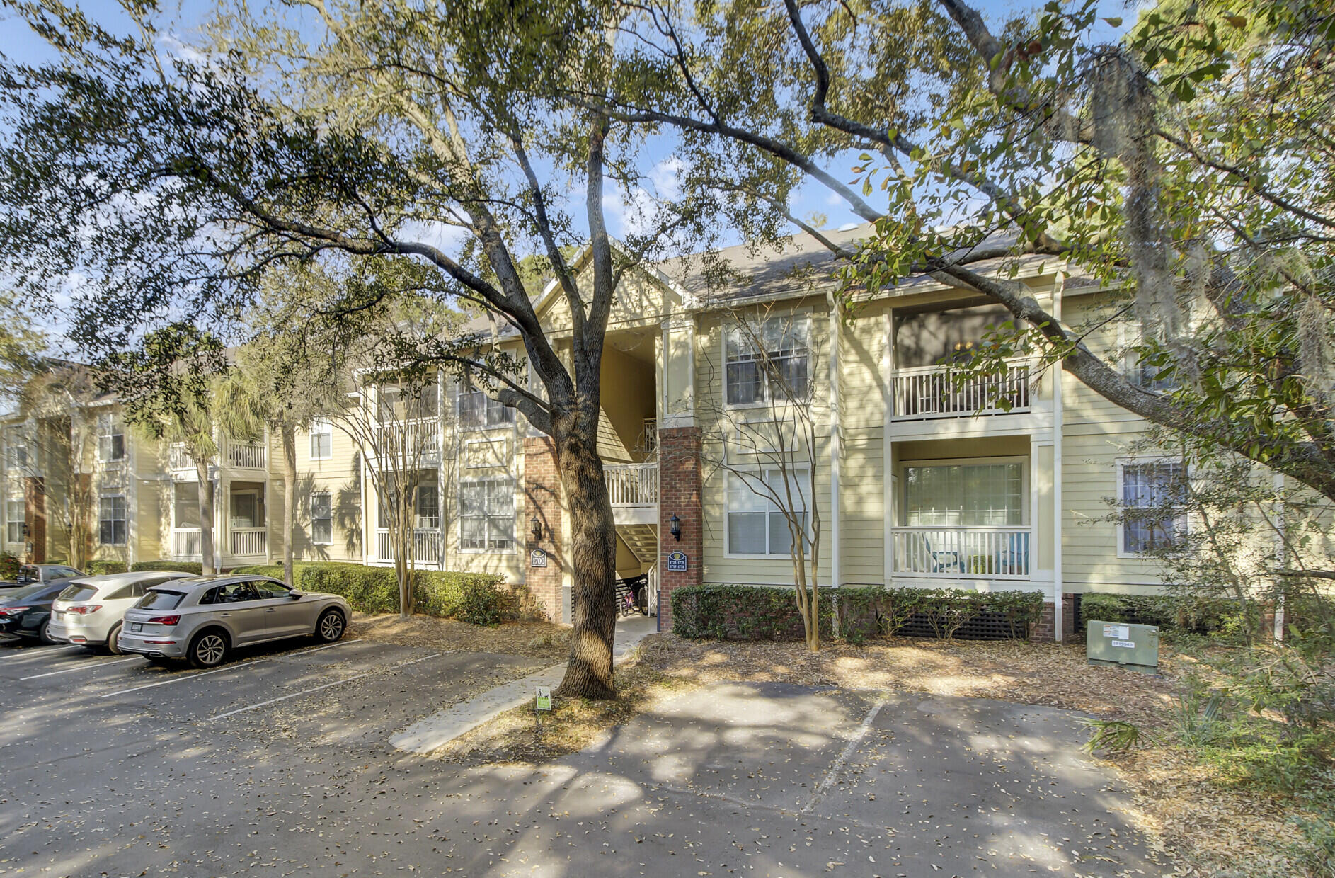 1600 Long Grove Drive 1727