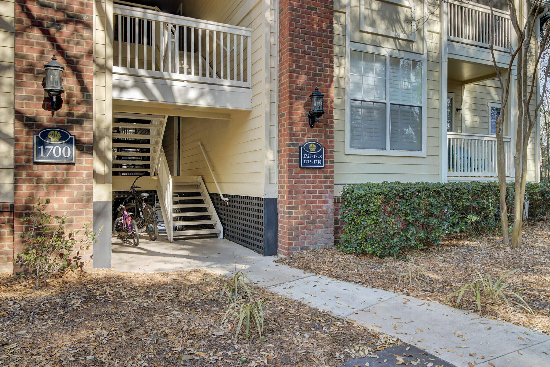 1600 Long Grove Drive 1727