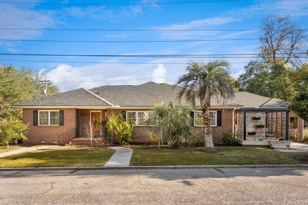 Photo of 4 9th Avenue, Charleston, SC 29403 (MLS # 25032281)