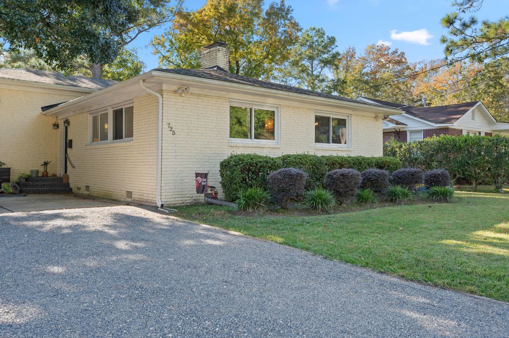 Photo of 725 Shelley Road, Charleston, SC 29407 (MLS # 25028745)