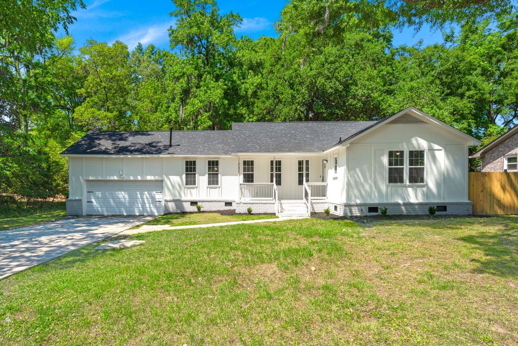 Photo of 731 Canary Drive, Charleston, SC 29414 (MLS # 26011079)