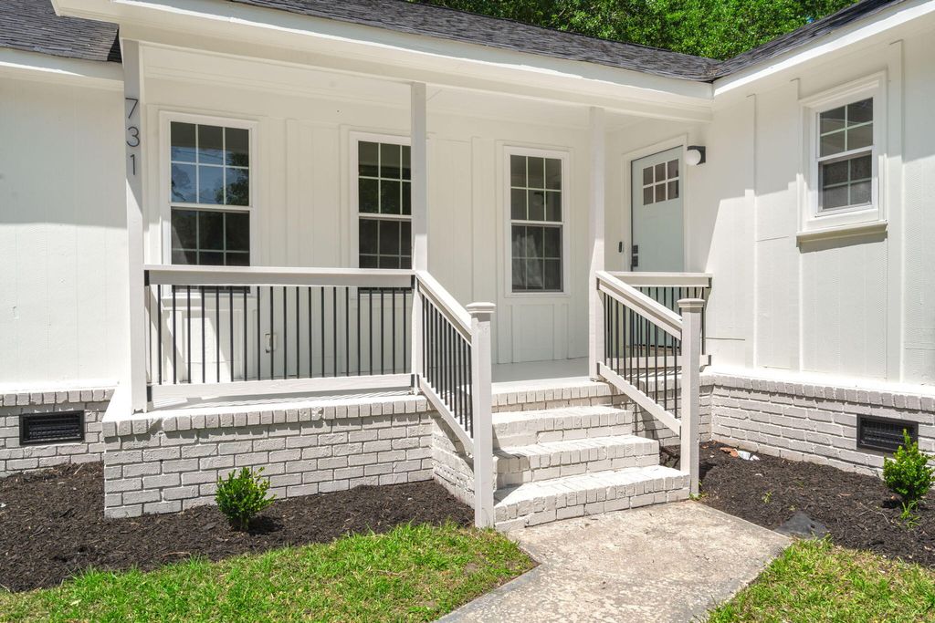 Photo of 731 Canary Drive, Charleston, SC 29414 (MLS # 26011079)