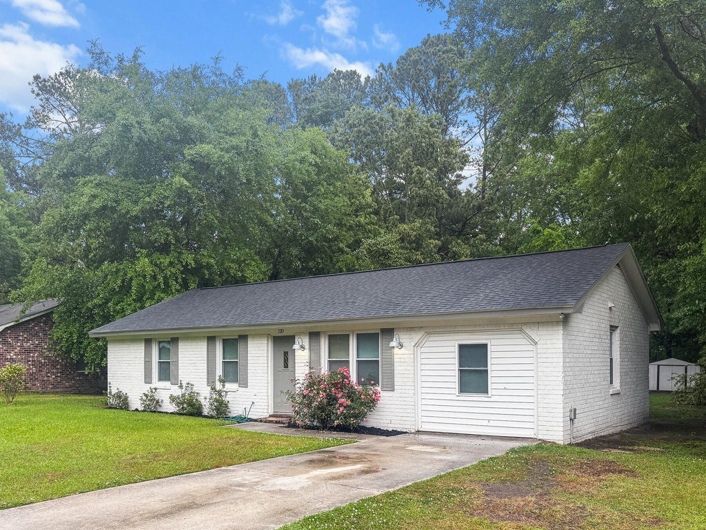Photo of 120 Lisa Drive, Summerville, SC 29485 (MLS # 26027918)