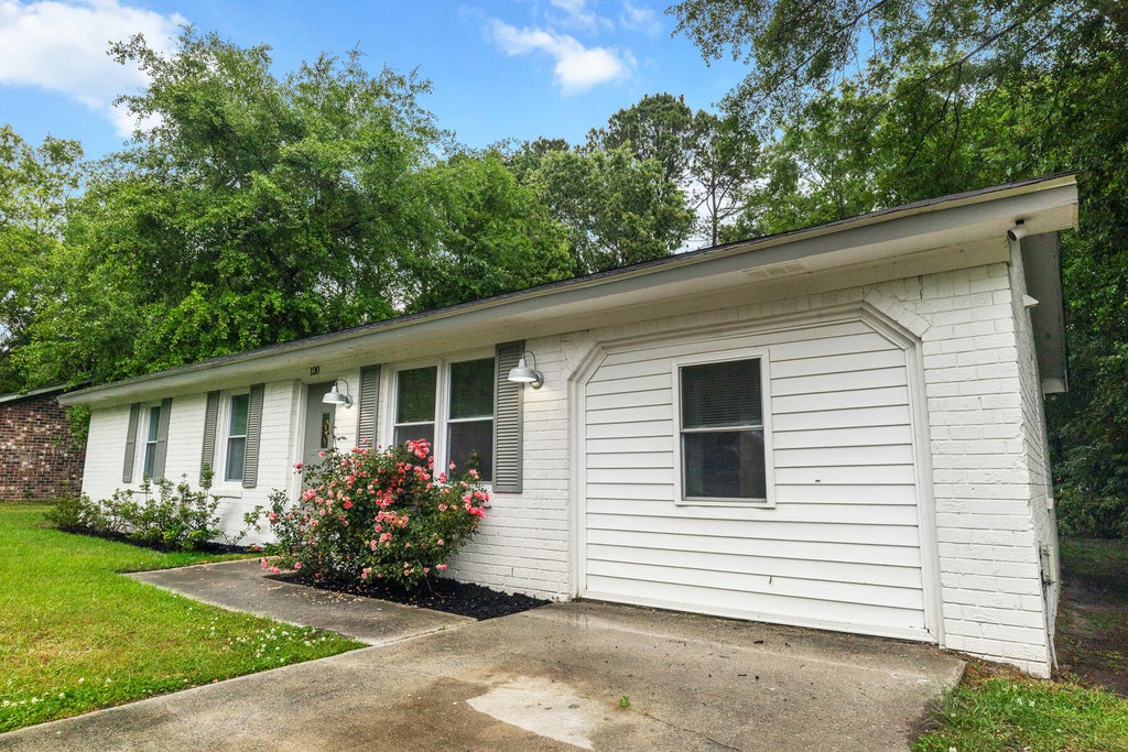 Photo of 120 Lisa Drive, Summerville, SC 29485 (MLS # 26027918)