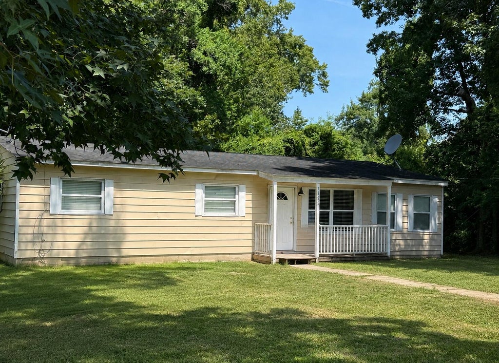 Photo of 1582 W Robinhood Drive, Charleston, SC 29407 (MLS # 26023412)