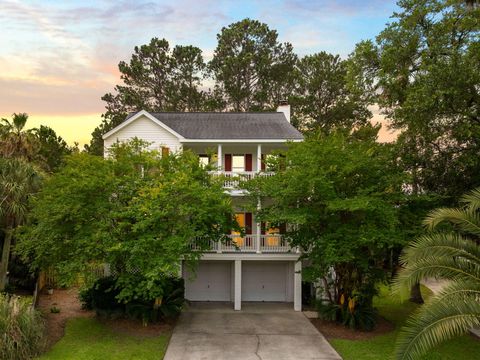 Photo of 1417 S Jetties Court, Mount Pleasant, SC 29466 (MLS # 25016520) Photo of 1417 S Jetties Court, Mount Pleasant, SC 29466 (MLS # 25016520)