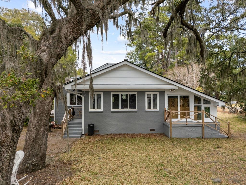 Photo of 1363 S Edgewater Drive, Charleston, SC 29407 (MLS # 26001633)