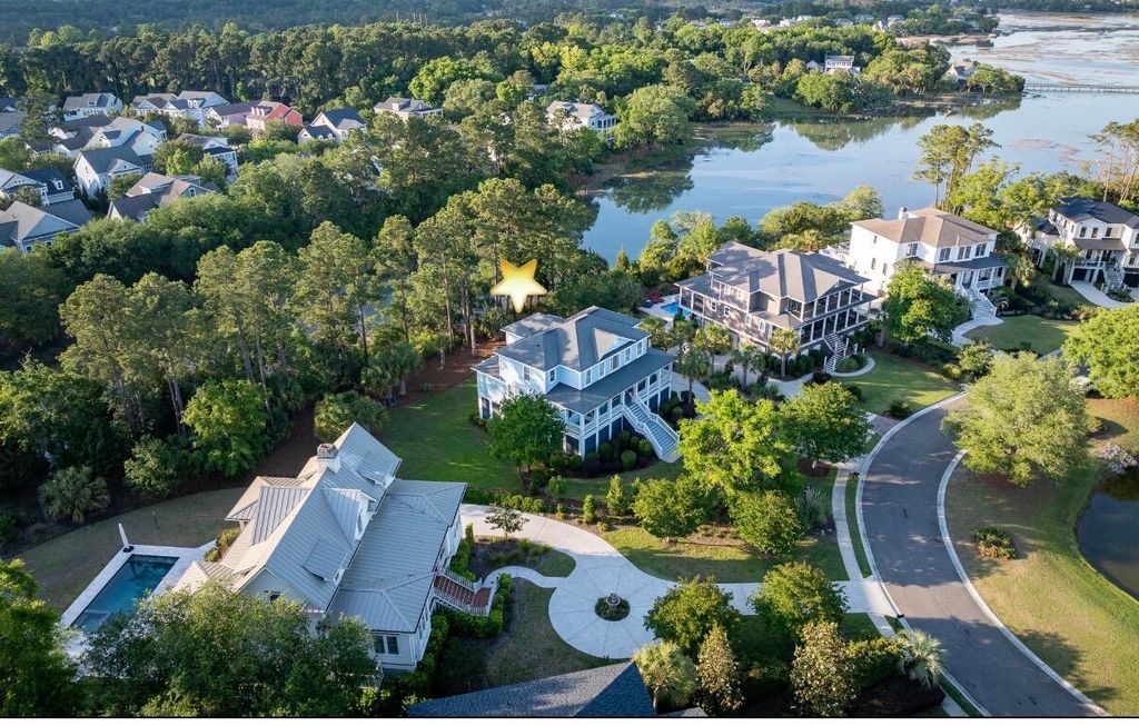 Photo of 4882 Sound View Drive, Mount Pleasant, SC 29466 (MLS # 26014138)