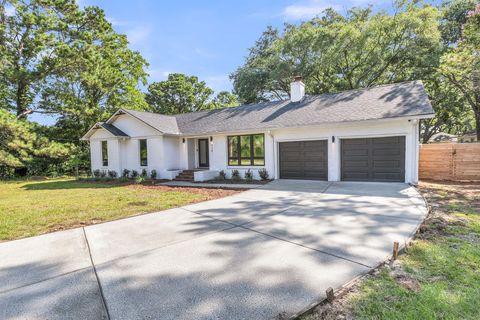 Photo of 970 Cottingham Drive, Mount Pleasant, SC 29464 (MLS # 25032932)