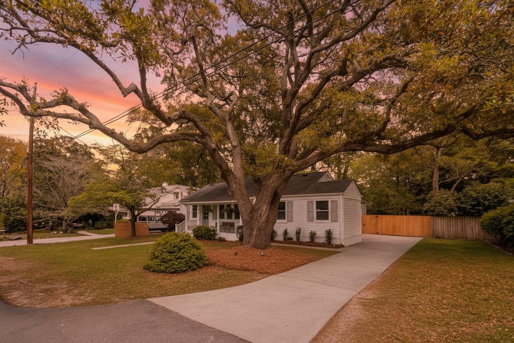 Photo of 512 Risher Street, Charleston, SC 29407 (MLS # 26009567)