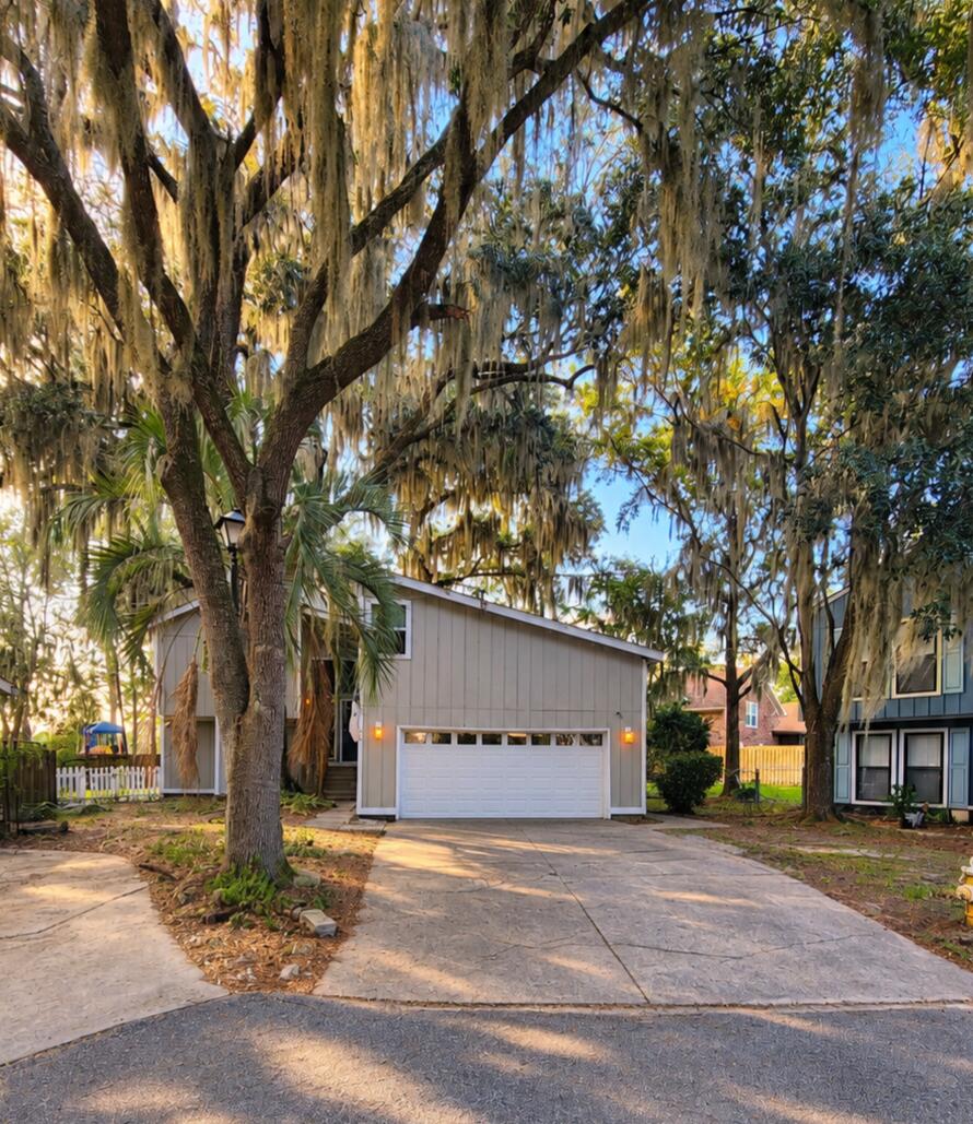 Photo of 106 Queens Court, Summerville, SC 29485 (MLS # 26029372)