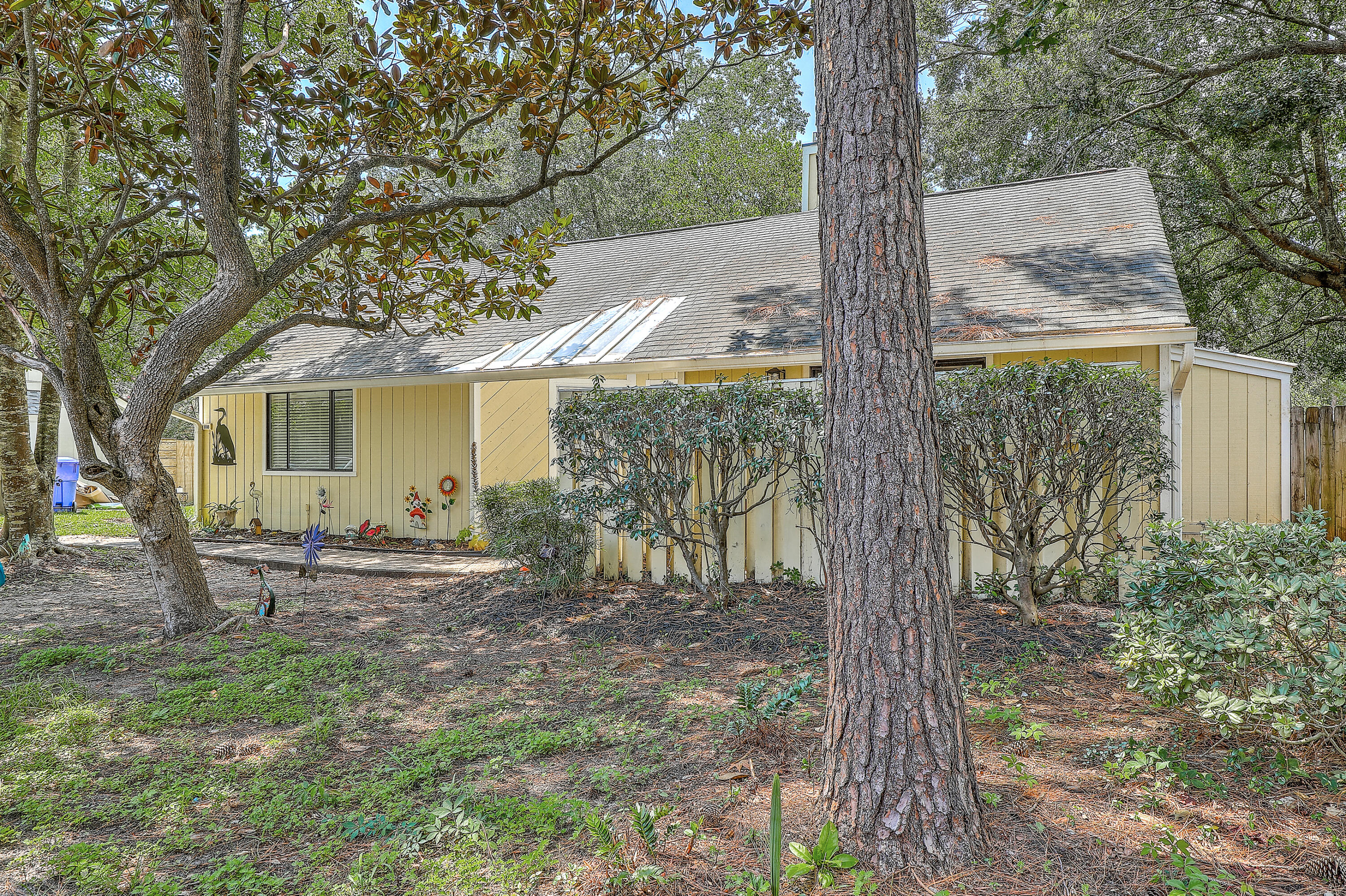 1116 Daffodil Lane