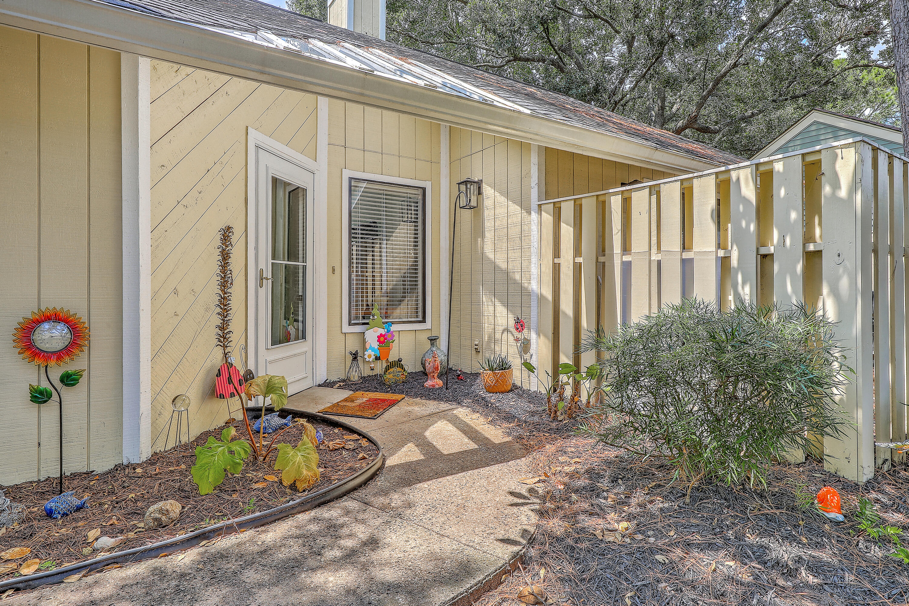 1116 Daffodil Lane