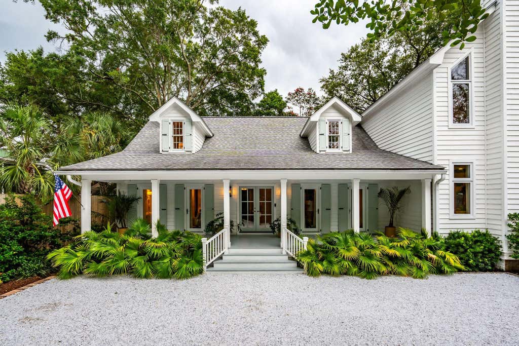 Photo of 718 Royall Avenue, Mount Pleasant, SC 29464 (MLS # 26021189)