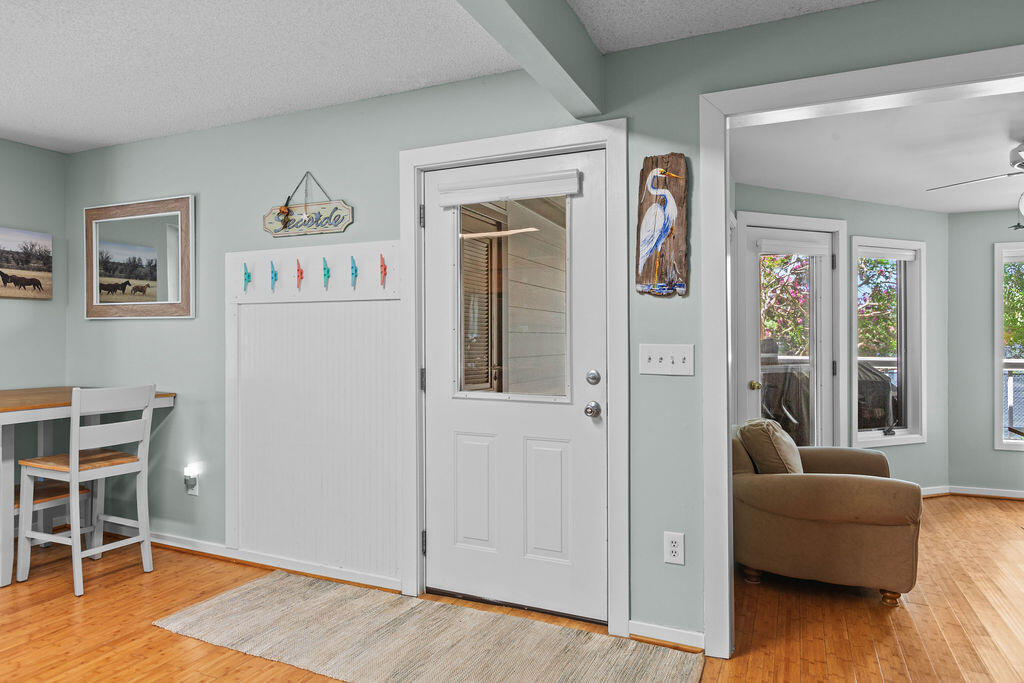 1615 Live Oak Park