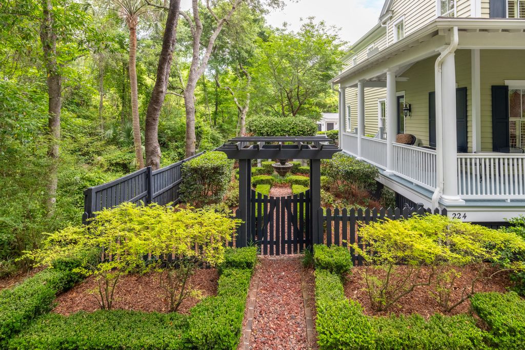 Photo of 224 Ponsbury Road, Mount Pleasant, SC 29464 (MLS # 26014172)